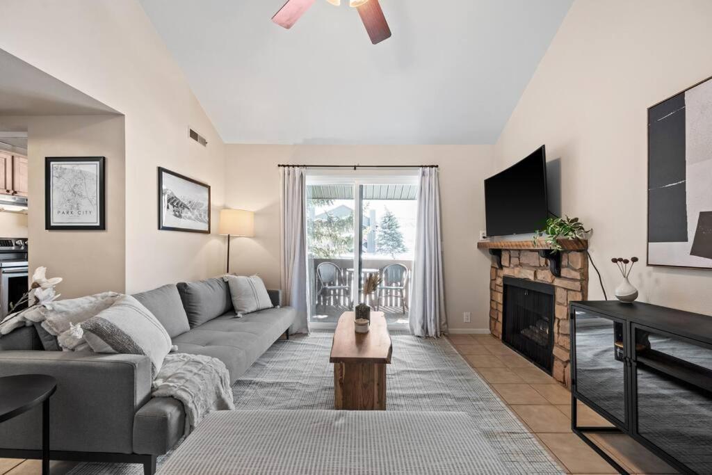 Cozy Top Floor Condo With Mountain Views Park City Kültér fotó
